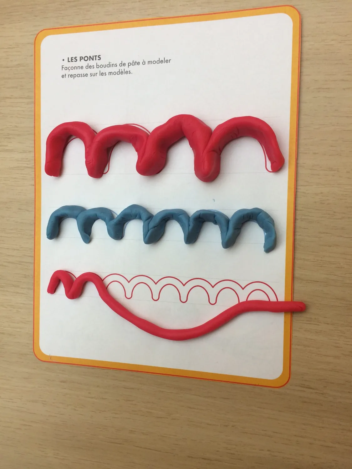 Frigobloc Incollables Montessori lettres pâte à modeler coffret