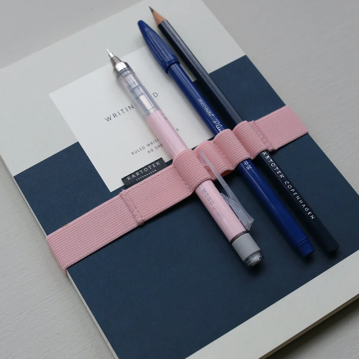 Kartotek A5 porte-stylo élastique rose 4 stylos