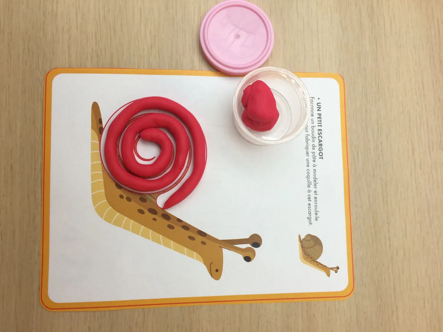 Frigobloc Incollables Montessori lettres pâte à modeler coffret