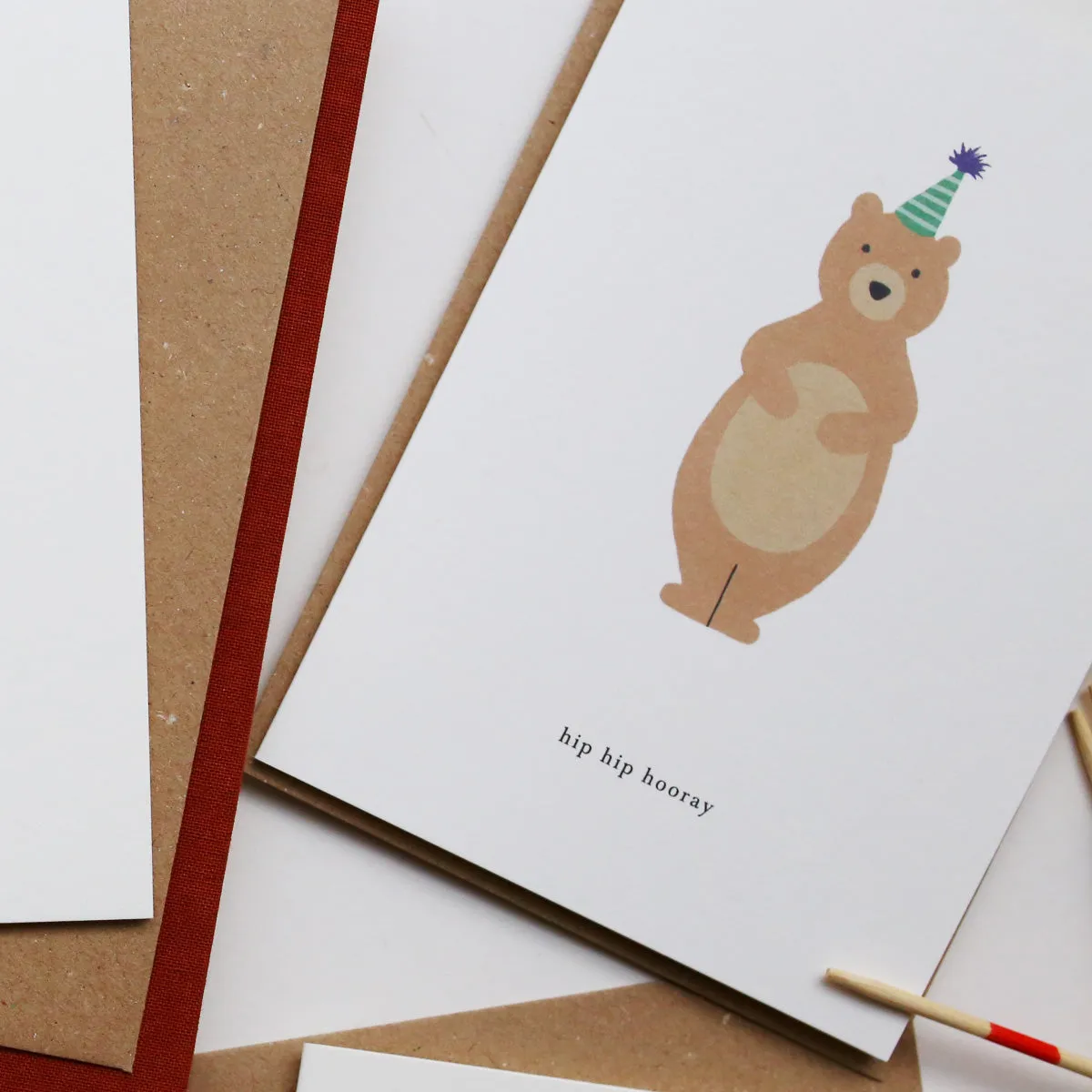 Kartotek Birthday Bear carte anniversaire Hip Hip Hurray