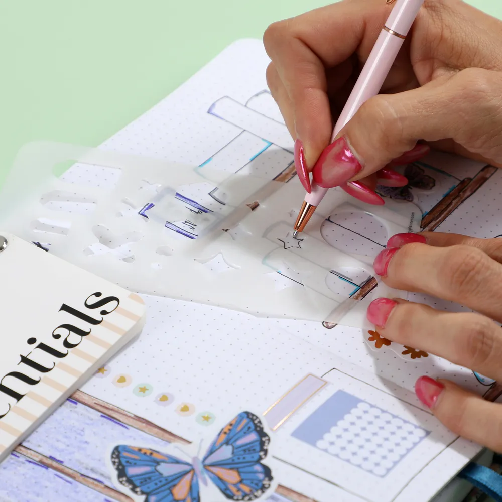 Me & My Big Ideas Essentials carnet pochoirs 5 feuilles lettres